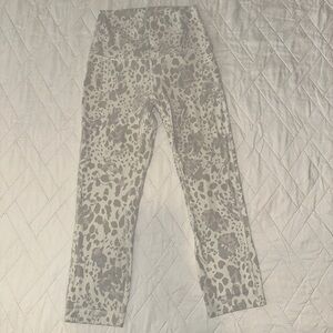 Align™️ High-Rise Crop 21” leggings in white leopard
